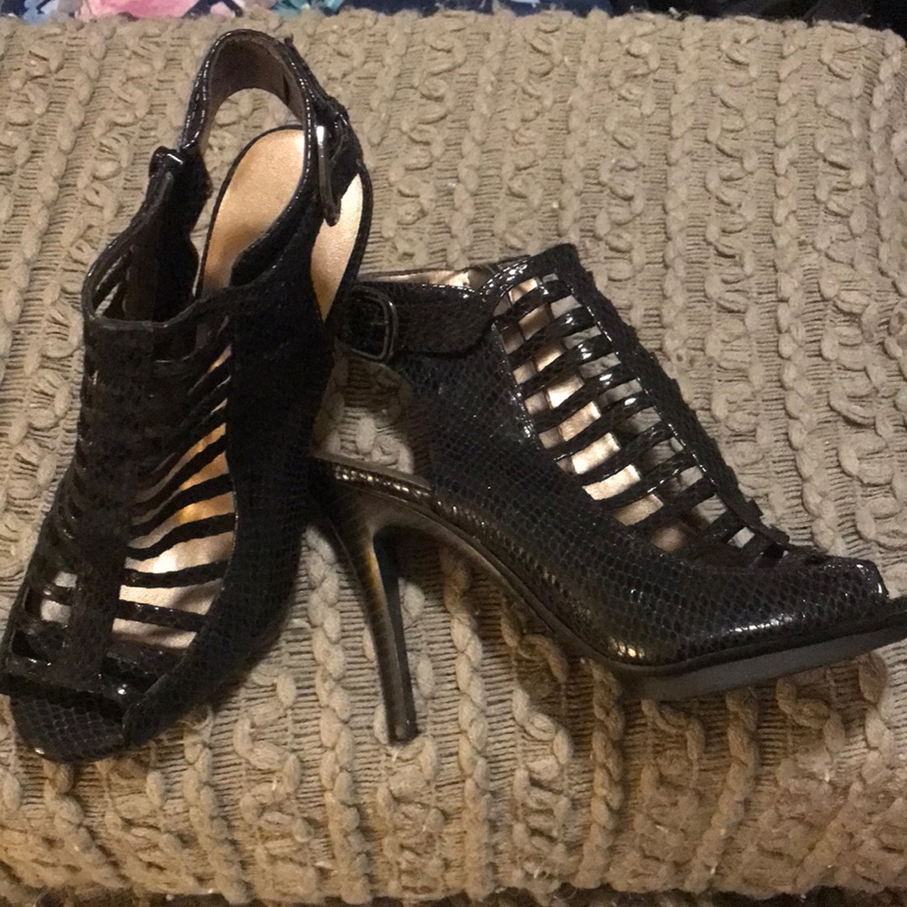 Black snakeskin pattern heels